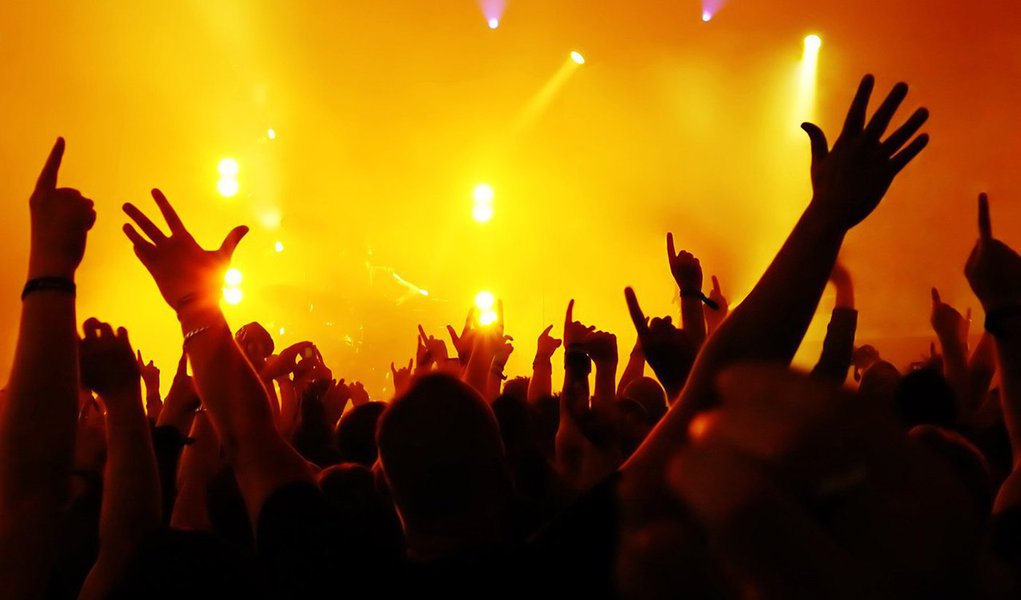 Artistas não vivem da Lei Rouanet, vivem dos quadros que pintam, da música que compõem ou tocam, dos livros que escrevem, das peças que representam, dos filmes que fazem