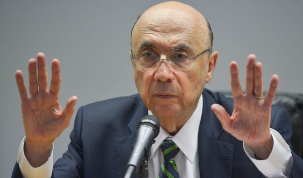 Segundo o ministro da Fazenda, em anúncio desta sexta (20), o rombo fiscal embute frustração de receitas e incorpora o pagamento de diversas dívidas e pagamentos atrasados, além da renegociação de dívidas de Estados junto à União; ele acrescentou que a meta não contempla medidas que estão sendo estudadas e serão anunciadas em breve para melhorar as contas públicas
