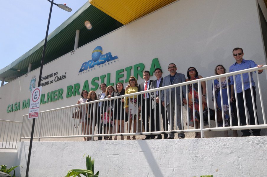 O Núcleo Estadual de Gênero Pró-Mulher (Nuprom) e as Promotorias de Justiça da Violência Doméstica de Fortaleza, do Ministério Público do Esado do Ceará (MPCE) já começaram a funcionar nas dependências da Casa da Mulher Brasileira. A Delegacia de Defesa da Mulher também já está funcionando no local