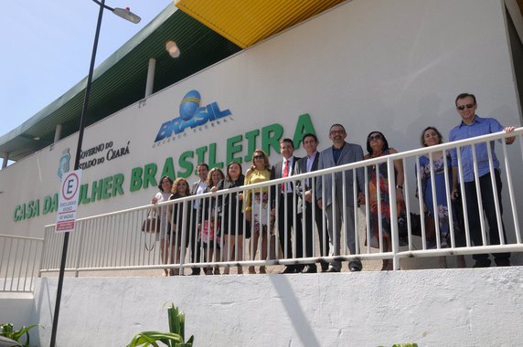 O Núcleo Estadual de Gênero Pró-Mulher (Nuprom) e as Promotorias de Justiça da Violência Doméstica de Fortaleza, do Ministério Público do Esado do Ceará (MPCE) já começaram a funcionar nas dependências da Casa da Mulher Brasileira. A Delegacia de Defesa da Mulher também já está funcionando no local