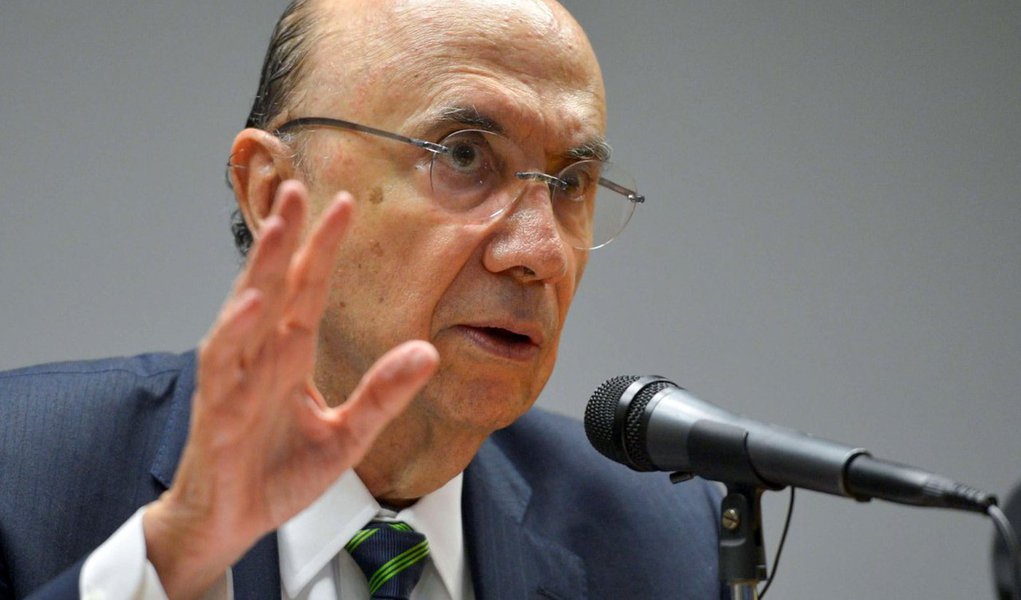 Em entrevista a Kennedy Alencar, o ministro da Fazenda, Henrique Meirelles, é claro ao falar da batalha que travará no Congresso para aprovar medidas de combate à crise econômica: sem aumentar impostos, o corte de despesas públicas terá de ser muito maior para recuperar a credibilidade da política fiscal