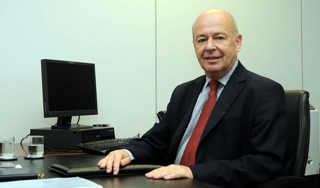 Secretário de Estado de Cultura de Minas Gerais e ex-presidente do Instituto Brasileiro de Museus (Ibram), Angelo Oswaldo de Araújo Santos critica a reintegração do Ministério da Cultura ao MEC pelo governo Temer: “Entre tantos cortes, não se há de abolir a sensibilidade intelectual e artística numa hora tão grave como a que atravessa o Brasil”, diz 