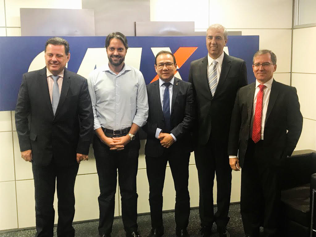 O ex-governador Marconi Perillo (PSDB) comandou extensa agenda de trabalho no interior de Goiás e em Brasília para ouvir e encaminhar demandas do Estado e dos municípios; o tucano esteve pela manhã em Inhumas e Anápolis, onde se reuniu com lideranças locais, e à tarde seguiu para Brasília, onde acompanhou o governador José Eliton em encontro com o presidente da Caixa Econômica Federal, Nelson Antônio de Souza, e participou das atividades de 30 anos de fundação do PSDB