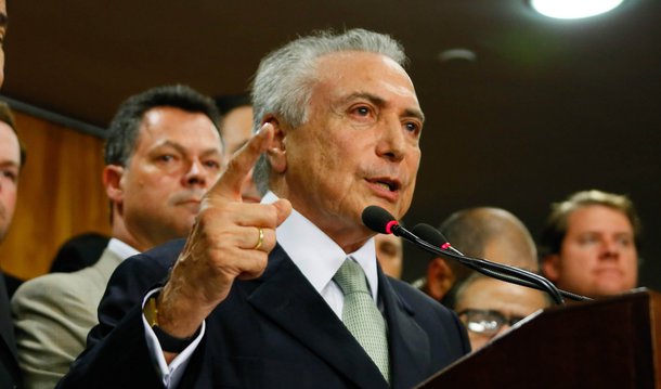 Diante da repercussão negativa da extinção do Ministério da Cultura, o presidente interino Michel Temer decidiu criar uma secretaria nacional de cultura, dando maior peso político à estrutura que será subordina ao Ministério da Educação; a proposta de criação de uma estrutura ampla, e não apenas um departamento para a área, deverá ser discutida no final de semana entre o peemedebista e o novo ministro da Educação, Mendonça Filho; a ideia é nomear uma mulher para o setor, para tentar reduzir as críticas à ausência de ministras na equipe de Temer, mas  PPS quer indicar o ator Stepan Nercessian, filiado ao partido