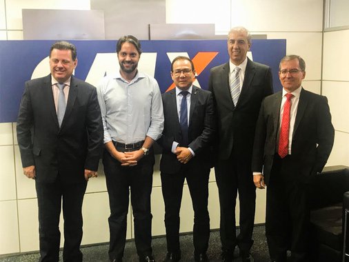 O ex-governador Marconi Perillo (PSDB) comandou extensa agenda de trabalho no interior de Goiás e em Brasília para ouvir e encaminhar demandas do Estado e dos municípios; o tucano esteve pela manhã em Inhumas e Anápolis, onde se reuniu com lideranças locais, e à tarde seguiu para Brasília, onde acompanhou o governador José Eliton em encontro com o presidente da Caixa Econômica Federal, Nelson Antônio de Souza, e participou das atividades de 30 anos de fundação do PSDB