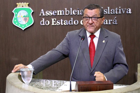 O deputado estadual Dedé Teixeira (PT) criticou hoje as manobras do ministro Edson Fachin, do Superior Tribunal Federal. Para o deputado, as manobras de prazos e procedimentos que adiem a decisão, retirando garantias fundamentais, afetam não só o réu (Lula) em questão, mas milhares de encarcerados do País