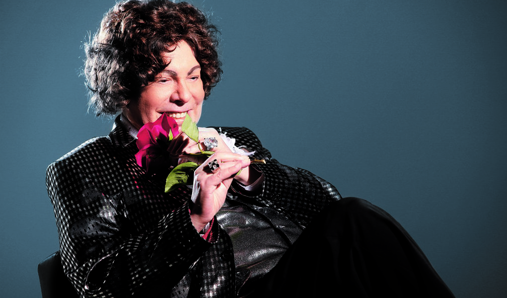 Cantor Cauby Peixoto morreu na noite deste domingo (15), aos 85 anos, em São Paulo; ele estava internado desde o dia 9 de maio no Hospital Sancta Maggiore, no Itaim Bibi, na Zona Sul de São Paulo; o artista estava em turnê pelo Brasil com a cantora Angela Maria; nascido em Niterói (RJ), Cauby Peixoto iniciou a carreira no início da década de 1950 e fez sucesso com músicas como “Vida da bailarina”, “Cinderela”, “Gente humilde”, “Bastidores”, “Babalu” e “Conceição”