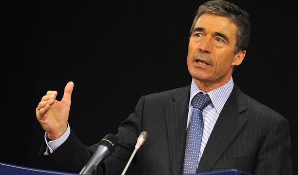 A Ucrânia deve ter mais facilidade para convencer os países da União Europeia a renovar as sanções contra a Rússia caso comprove avanços na realização de reformas e no combate à corrupção, disse o ex-chefe da Otan; Anders Fogh Rasmussen foi nomeado conselheiro do presidente ucraniano Petro Poroshenko, após ter sido secretário-geral da Otan na época em que a Ucrânia iniciou o conflito com os separatistas apoiados pelos russos após a anexação da Crimeia por Moscou em 2014