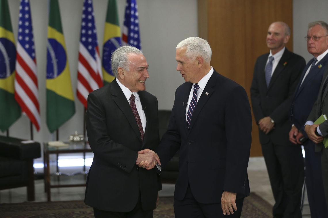 O vice-presidente americano Mike Pence tratou Michel Temer como um assessor; em pleno escândalo humanitário e diplomático de manter 51 crianças brasileiras detidas nos EUA, Pence ‘cobrou’ de Temer uma solução para a ‘crise migratória’ no continente e pressionou o emedebista a isolar a Venezuela