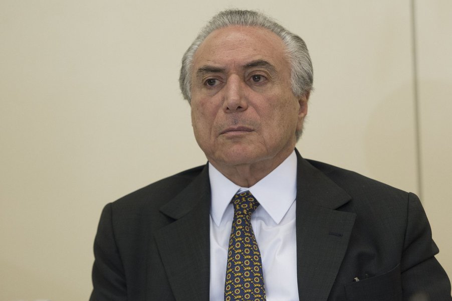 Jornalista Fernando Brito, do Tijolaço, compara as chamadas pedaladas ficais, pelas quais a presidente Dilma Rousseff está afastada, com as pedaladas propostas pelo presidente interino Michel Temer, que quer tomar R$ 100 bilhões do BNDES para amortizar a dívida pública; para Brito, "em lugar da tal 'Ponte para o Futuro', Temer equilibra-se, em matéria de economia, numa 'pinguela para o passado'"