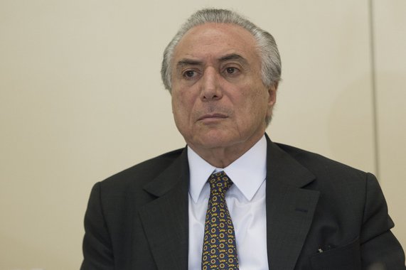 Jornalista Fernando Brito, do Tijolaço, compara as chamadas pedaladas ficais, pelas quais a presidente Dilma Rousseff está afastada, com as pedaladas propostas pelo presidente interino Michel Temer, que quer tomar R$ 100 bilhões do BNDES para amortizar a dívida pública; para Brito, "em lugar da tal 'Ponte para o Futuro', Temer equilibra-se, em matéria de economia, numa 'pinguela para o passado'"