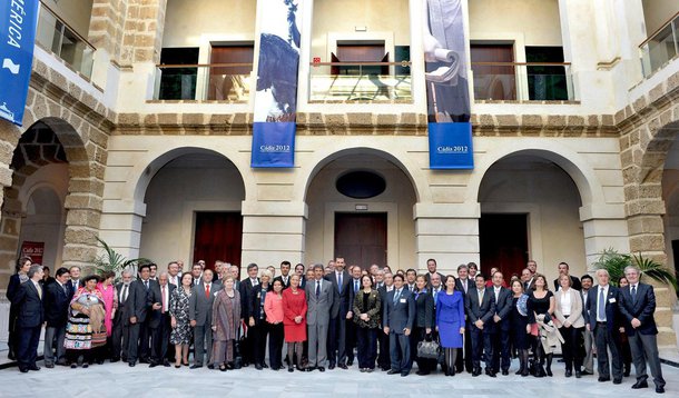 Segundo o senado Lindbergh Farias (PT-RJ), até mesmo parlamentares de direita dos partidos conservadores europeus estão condenando o que está acontecendo: “Neste primeiro dia da EuroLat, o que me impressionou foi a visão unânime sobre o golpe no Brasil. Apenas dois parlamentares brasileiros defenderam o impeachment. Até mesmo a oposição ao governo Maduro, na Venezuela, está contra [o golpe]. Ninguém defende o que está acontecendo no Brasil”, relata 