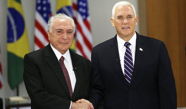 "Como um submisso cachorrinho, o Brasil fez de tudo para agradar seu novo dono", avalia Marcelo Zero, sociólogo e especialista em Relações Internacionais; para ele, o vice-presidente dos EUA, Mike Pence, "visitou-nos para nos esculachar" e o governo do golpe, que "esperava algum reconhecimento", "absorveu o esculacho em solo pátrio com a resignação de vira-lata chutado. Não emitiu sequer um ganido"