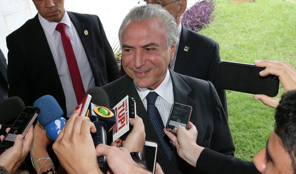 Seu discurso não nega que o que quer é reduzir os custos dos empresários ao investir, mesmo que isso represente perda para os trabalhadores. De uma tacada só e em menos de um mês Temer articula três ações terroristas contra o trabalhador : a conclusão da votação do projeto da terceirização; a reforma da Previdência; e a reforma trabalhista