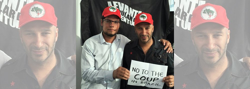 Guitarrista Tom Morello, da banda de rock norte-americana Rage Against The Machine, se posicionou contra o impeachment da presidente Dilma Rousseff e ao governo do presidente interino Michel Temer; movimento Levante Popular da Juventude (LPJ) publicou, em sua página no Facebook, uma foto de Morello com um boné do Movimento dos Trabalhadores Sem Terra (MST) segurando um cartaz com a frase "No to the coup em Brazil" (Não ao golpe no Brasil)