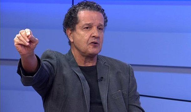 Jornalista diz em vídeo que o Brasil foi vítima de um golpe mais grave do que o golpe militar de 1964, um golpe sutil e silencioso perpetrado por meio da mídia e dos canais da Justiça; conclamou, ainda, à resistência contra um governo ilegítimo, referindo-se à presidência provisória de Michel Temer; Juca Kfouri conclamou ainda a esquerda a repensar seus caminhos e à refundação: “Não é possível dar um próximo passo sem fazer uma autocrítica”