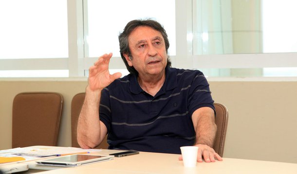O ex-secretário de Saúde Ricardo Murad (PMDB) garantiu que é pré-candidato ao governo do Maranhão; “Sou candidato e vou disputar as eleições contra Flávio Dino em 2018”; detalhe: antes de 2018, o peemedebista pode estar preso ou com os direitos políticos suspensos por ser ficha suja; ele réu no processo que descobriu desvios de recursos de R$ 150 milhões do Programa Saúde é Vida e investigado na Operação Sermão aos Peixes, da PF, que encontrou indícios de desvios de verba pública do Fundo Nacional de Saúde (FNS); o peemedebista também está impedido de sair de São Luís sem autorização judicial e teve o seu passaporte apreendido em consequência das investigações