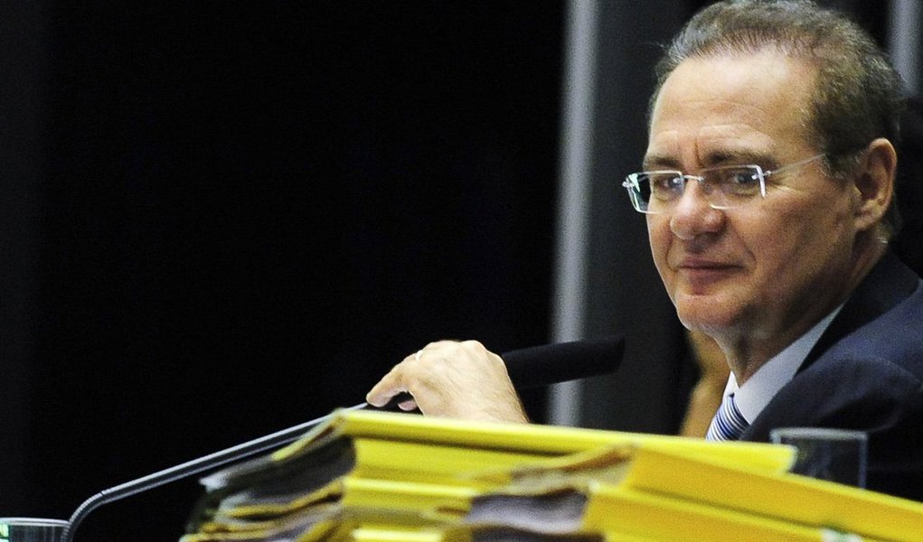 Presidente do Senado, Renan Calheiros (PMDB-AL), faz hoje (9) a leitura no plenário do resultado da votação do parecer do senador Antonio Anastasia (PSDB-MG), favorável à abertura do processo de impeachment contra a presidenta Dilma Rousseff; parecer foi aprovado sexta-feira (6) pela Comissão Especial do Impeachment no Senado por 15 votos a favor e 5 contrários; com a leitura hoje, começa a contar o prazo de 48 horas para que o parecer seja votado no plenário