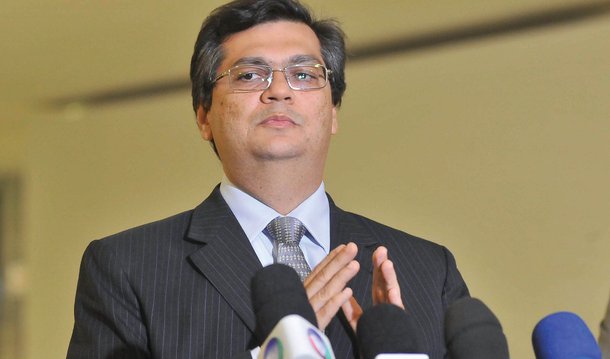 O governador Flávio Dino (PC do B) minimizou o resultado da comissão especial do impeachment a favor do afastamento da presidente Dilma Rousseff; "O impeachment não alcançou 2/3 nem na comissão. Quem conhece a Câmara sabe que no plenário mesmo é que não alcançará", afirmou; foram 38 votos a favor do impeachment e 27 votos contrários