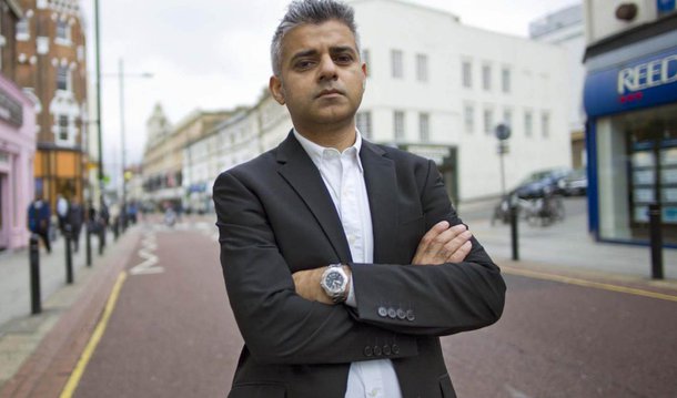 Filho de um motorista de ônibus, Sadiq Khan se tornou o primeiro prefeito muçulmano de Londres nesta sexta-feira, derrotando um adversário conservador que tentou ligá-lo ao extremismo e garantindo uma vitória mais que necessária para o opositor Partido Trabalhista; ele irá substituir o conservador Boris Johnson, que comandou a metrópole de 8,6 milhões de habitantes durante oito anos