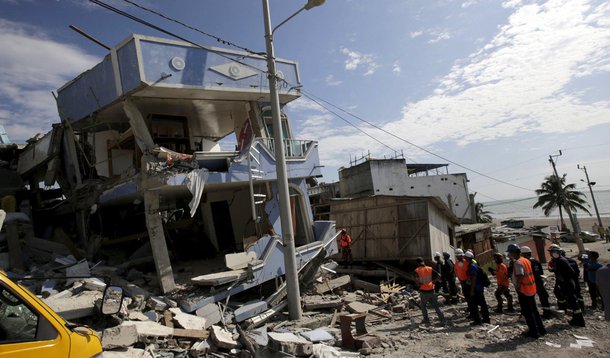 Um terremoto de magnitude 6,1 na escala de Richter abalou nesta quarta-feira, 20, a costa norte do Equador, a mesma área onde, no sábado, um tremor fez quase 500 mortos; epicentro situou-se 25 km a oeste de Muisne, localidade a cerca de 100 quilômetros de Pedernales, considerada a zona zero do tremor de sábado; o abalo sentido nesta quarta na capital, Quito, e na maior cidade do país, Guayaquil, foi classificado pelo Usgs como ligeiro