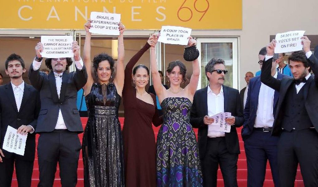 Aplaudido no festival de Cannes, Aquarius é um filme que a direita quer boicotar porque mostra justamente um Brasil que eles tentam esconder, escreve a jornalista e escritora Léa Maria Aarão Reis, em texto para o portal Carta Maior