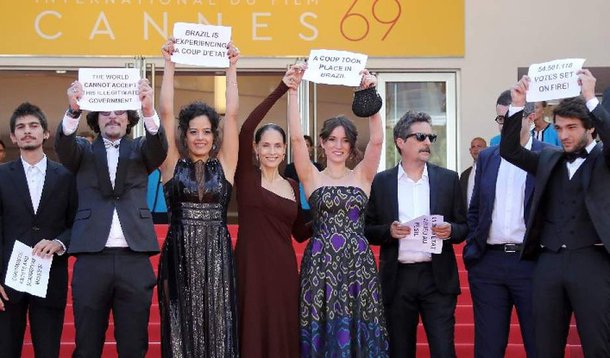 Aplaudido no festival de Cannes, Aquarius é um filme que a direita quer boicotar porque mostra justamente um Brasil que eles tentam esconder, escreve a jornalista e escritora Léa Maria Aarão Reis, em texto para o portal Carta Maior