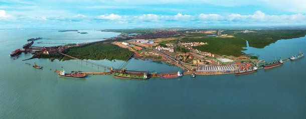 Visto como um dos portos mais atrasados da América Latina, até 2014, o Porto do Itaqui deixou de ser um cabide de emprego a pagar pequenas fortunas para o então governo de turno, para bater o recorde em movimentação já outubro em do ano passado, quando registrou a movimentação de 18,6 milhões de toneladas, índice 26% superior ao mesmo período de 2014; a expectativa de lucro esperada pelo governo passado para o Porto, era de modestos R$ 307 mil; ao final de 2015, a Emap (Empresa Maranhense de Administração Portuária) registrou lucro de R$ 68 milhões