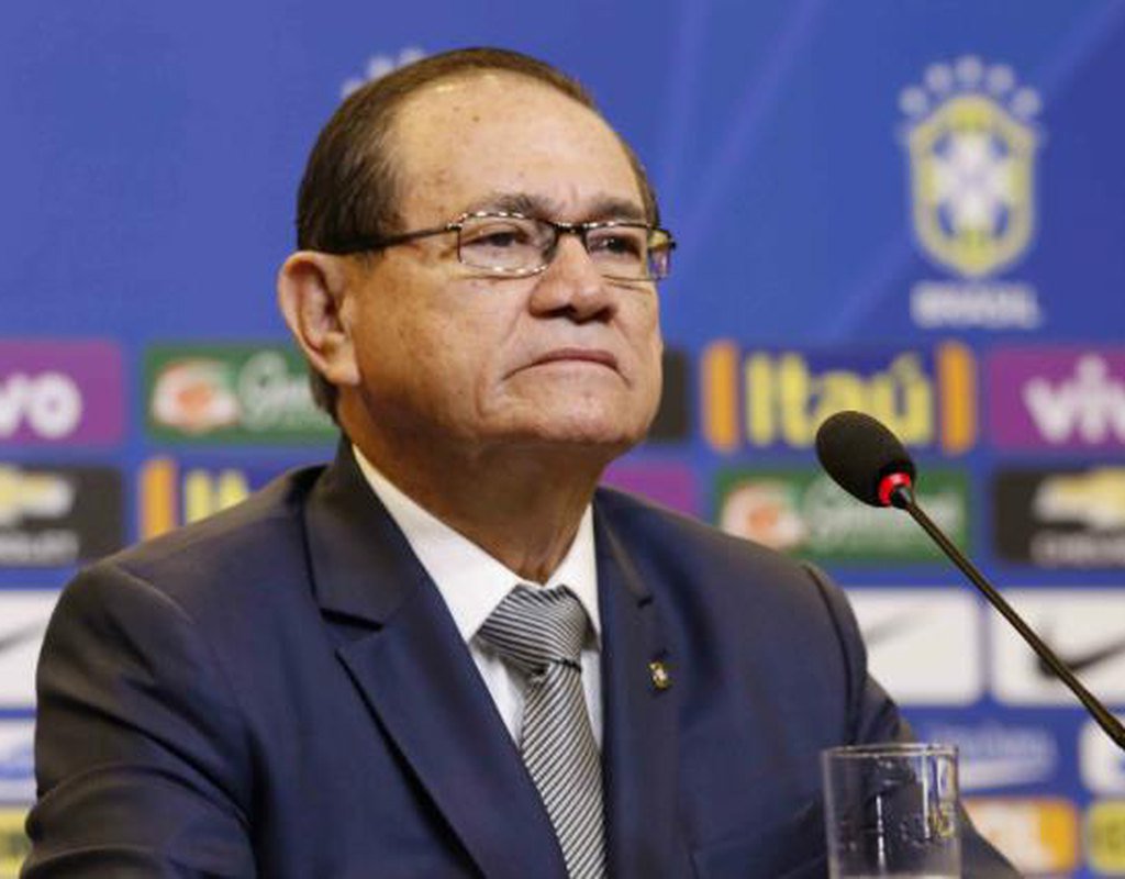 O presidente da CBF, Coronel Nunes, passou por constrangimentos nesta quarta-feira, 27, durante o jogo entre Brasil e Sérvia em Moscou. Ele foi colocado longe do presidente da Fifa, Gianni Infantino, no camarote oficial do estádio do Spartak; em seu lugar, foi estabelecido que o representante brasileiro seria Fernando Sarney, vice-presidente da CBF e membro do Conselho da Fifa