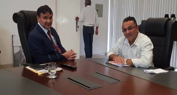 "Não existe nenhuma restrição a nenhum nome que o MDB possa indicar a vice. Nenhum dirigente do PT pode se meter na estratégia dos outros partidos. Nesse momento não podemos espalhar brasa. O MDB, PSD, PDT e todos os outros têm suas estratégias e quadros", reagiu o vereador Edilberto Borges, o "Dudu", sobre as críticas do deputado Assis Carvalho (PT-PI) de que a candidatura do presidente da Assembleia Legislativa, Themístocles Filho (MDB), não agrega nada à campanha dom governador Wellington Dias