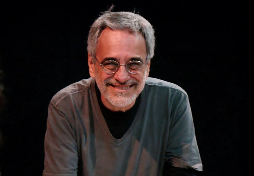 Um dos nomes mais importantes do teatro brasileiro, o diretor Aderbal Freire Filho divulgou vídeo, neste domingo, em que manifesta sua preocupação com o desejo do governo interino de Michel Temer de aparelhar a EBC, empresa de comunicação pública do governo federal; assista