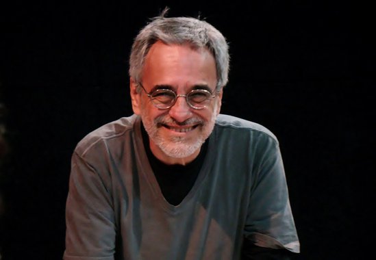 Um dos nomes mais importantes do teatro brasileiro, o diretor Aderbal Freire Filho divulgou vídeo, neste domingo, em que manifesta sua preocupação com o desejo do governo interino de Michel Temer de aparelhar a EBC, empresa de comunicação pública do governo federal; assista