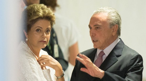 "Um governo Temer, ao contrário do que diz, não significaria o fim da crise, mas seu aprofundamento e prolongação", diz o cientista social e colunista do 247 Emir Sader; segundo ele, o vice, caso empossado, "teria que apelar para medidas repressivas em todos os planos, ao mesmo tempo que teria que tomar decisões que libertassem seus principais dirigentes dos graves processos de corrupção"; "Tendo a seu lado Lula, Dilma se propõe a um novo governo, que é a única via hoje para terminar com a crise. Propor um pacto nacional de retomada do crescimento econômico com distribuição de renda, que dê início a um verdadeiro processo de reconstrução do país", diz ainda