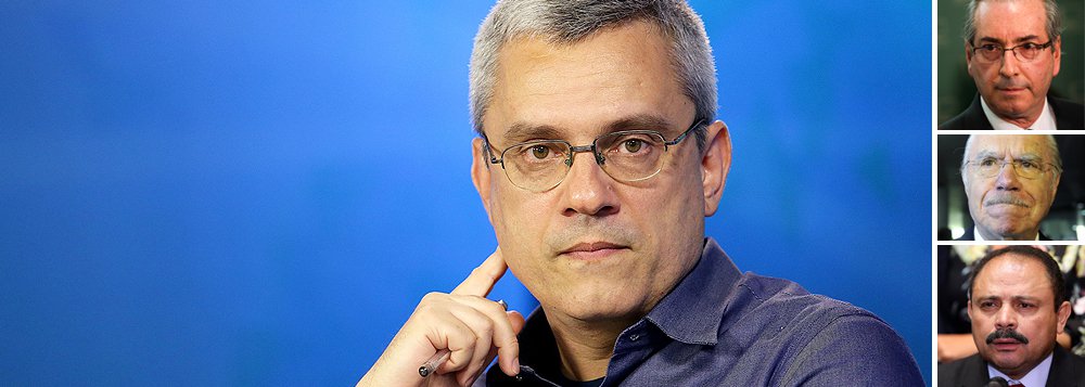 Constatação é do jornalista Mario Magalhães, ao escrever sobre a reação da elite, quando viu ameaçado seu projeto de golpe pela decisão de Waldir Maranhão; rebatendo à crítica de que o presidente interino da Câmara transformou o país numa república de bananas, ele diz ainda que "República de bananas é país que rasga 54.501.118 votos"; "Estranho país, onde vicejam viúvas da ditadura e viúvas de Eduardo Cunha. Não só: ao avacalharem o governador do Maranhão, Flávio Dino, revelaram-se também viúvas de José Sarney e sua família"