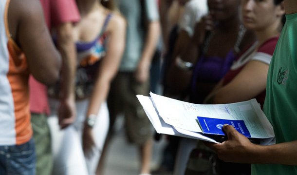 Levantamento divulgado nesta quarta-feira, 25, pelo Dieese mostra que a taxa de desemprego subiu em quatro das cindo regiões metropolitanas pesquisadas na Pesquisa Emprego e Desemprego (PED) entre março e abril; pesquisa registrou altas no Distrito Federal, Fortaleza, São Paulo e Salvador, onde 21,3% da população economicamente ativa estava sem emprego em março, e passou para 23,4% em abril