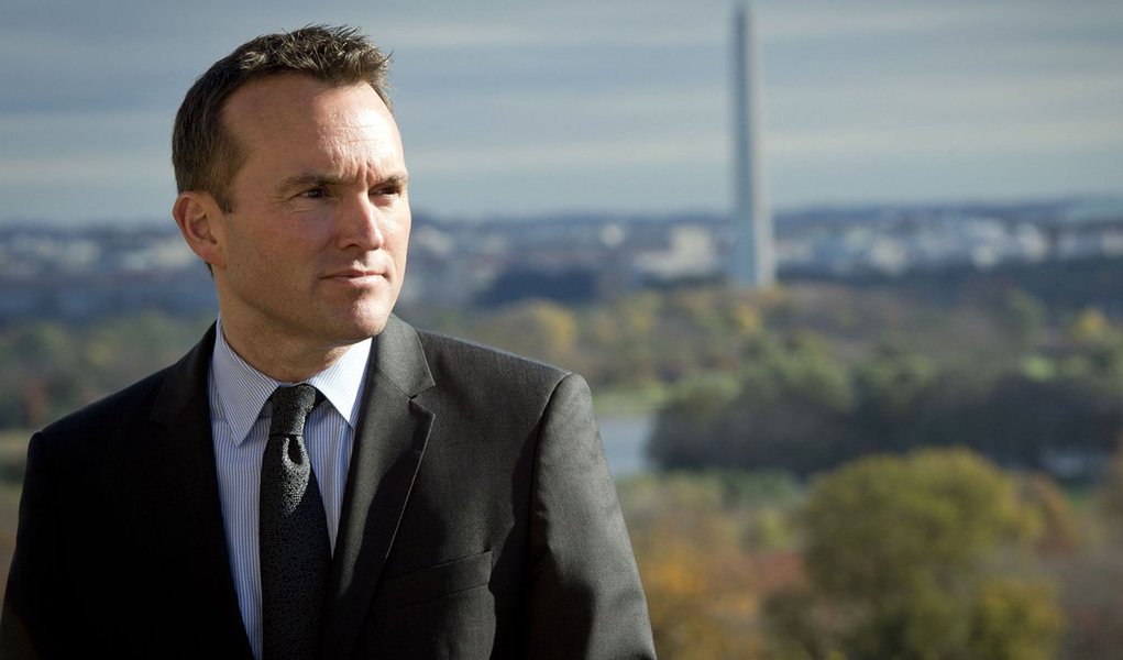 Eric Fanning tornou-se o primeiro homem declaradamente homossexual a assumir o cargo de secretário do Exército dos Estados Unidos;  novo comandante vai coordenar os trabalhos das tropas terrestres norte-americanas e responderá diretamente ao secretário de Defesa norte-americano; Fanning era até agora vice-secretário da Defesa e era considerado conselheiro próximo do chefe do Pentágono, Ashton Carter