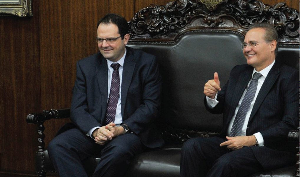 Ministro da Fazenda, Nelson Barbosa, esteve com o presidente do Senado, Renan Calheiros (PMDB-AL), para pedir apoio na aprovação do plano do governo federal para auxílio aos estados; ministro lembrou que o assunto foi parar no Supremo Tribunal Federal, que permitiu que vários estados paguem suas dívidas com a União por meio de juros simples, em vez de juros compostos; " A vitória dos estados é provisória, em medida liminar. (...) Espero que essa interpretação dos estados não prevaleça, até porque, se prevalecer, vai criar uma incerteza jurídica muito grande para todos os contratos no Brasil", disse Barbosa