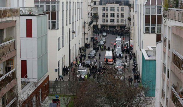Polícia espanhola deteve em Rincón de la Victoria (Málaga, Sul de Espanha) um homem de nacionalidade francesa que forneceu armas a Amedy Coulibaly, um terrorista que matou cinco pessoas nos atentados de janeiro de 2015 em Paris, contra o jornal Charlie Hebdo e um mercadinho judaico; Antoine Denive, um traficante de armas de 27 anos, tinha contatos com criminosos sérvios que lhe terão fornecido as armas e as munições, ele era  procurado pelas autoridades policiais europeias após a Justiça francesa ter pedido a emissão de um mandado de captura e detenção 