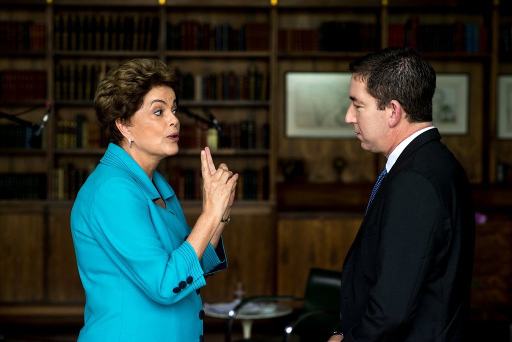 Presidente afastada Dilma Rousseff concedeu entrevista ao jornalista Glenn Greenwald, do site The Intercept; jornalista escolhido por Edward Snowden para revelar ao mundo a espionagem do governo americano tem sido um dos principais representantes da imprensa internacional a denunciar o golpe parlamentar do Brasil