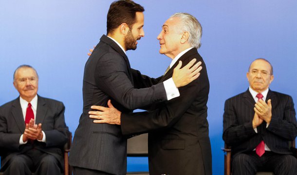 "Estaremos sujeitos sempre a aquilo que a sociedade demanda, nunca a serviço de um projeto de poder. O financiamento público é uma ferramenta imprescindível para que a cultura cumpra sua tarefa elementar de sustentação da nacionalidade", afirmou o novo ministro da Cultura, Marcelo Calero, acrescentando que "o partido da cultura é a cultura"