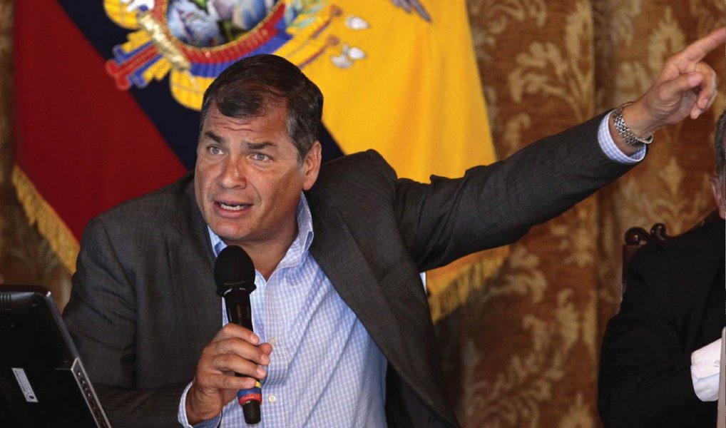 Governo equatoriano, presidido por Rafael Correa, anunciou nesta quarta-feira, 18, a convocação, "para consultas", do embaixador do Equador no Brasil, Horacio Sevilla Borja; de acordo com Quito, a consulta será para tratar sobre a situação política no Brasil;  Equador é o terceiro país a convocar o representante no Brasil desde o afastamento da presidente Dilma Rousseff; Venezuela e El Salvador já haviam convocado seus embaixadores