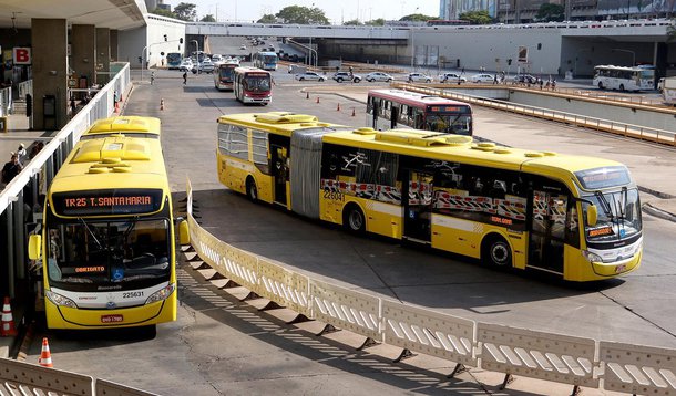 Com a expansão do metrô e do Expresso Sul, a adoção do veículo leve sobre trilhos (VLT) e a estruturação da rede cicloviária, entre outras medidas, cerca de 90% da população da cidade será beneficiada com 277,18 quilômetros de rede integrada de transporte público; atualmente, são 110,38 quilômetros de corredores exclusivos, faixas preferenciais e vias metroviárias; as ações fazem parte do Circula Brasília — Programa de Mobilidade Urbana do Distrito Federal, lançado no Memorial Juscelino Kubitscheck; estão previstos R$ 15 bilhões em 80 ações de mobilidade