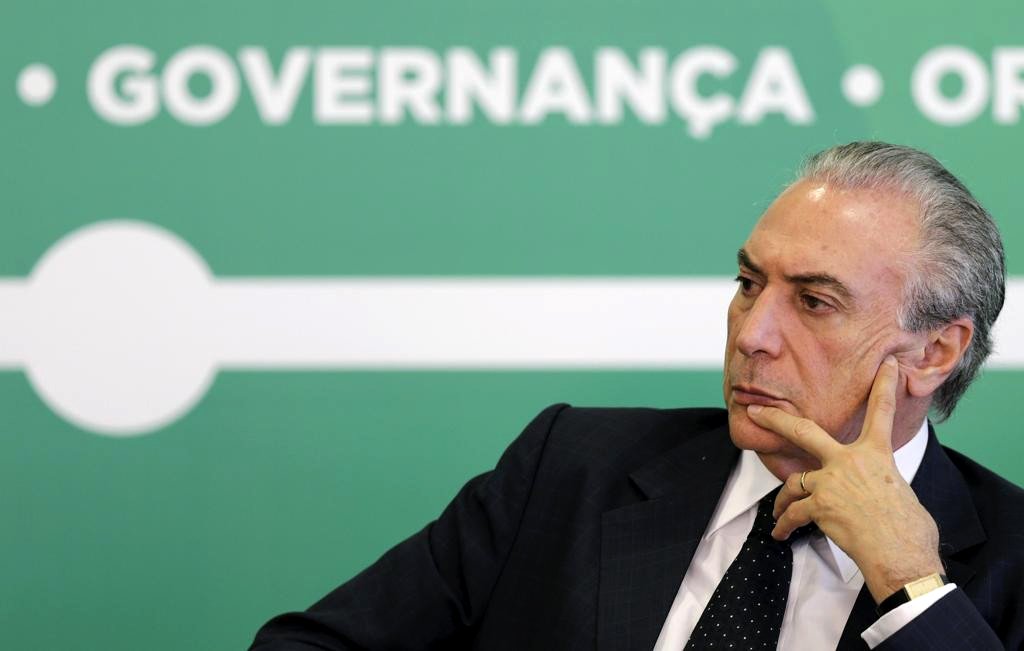 "Agora aparecem vozes para reivindicar que Temer tenha um governo limpinho, sem políticos sob investigação, sem evangélicos, sem políticos corruptos, com gente honesta, séria, democrática. Mas para dar um golpe, terminar com a democracia, instaurar à força um selvagem programa antipopular e antinacional, só podem contar com bandidos, com políticos corruptos, com economistas que defendem os interesses do 1% mais rico", observa Emir Sader; para ele, mesmo que procurem, integrantes de um eventual governo Temer "não vão encontrar gente com espírito democrático disposta a defender a ruptura de um governo eleito pelo povo"; "Fazer esse jogo sujo para a democracia, para o país e para o povo só pode ser com bandidos, com corruptos, com gente sem voto e sem caráter", afirma