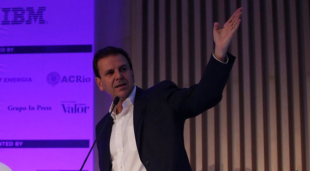 Durante lançamento do program "Passaporte Cultural", o prefeito Eduardo Paes (PMDB) criticou nesta sexta-feira, 13, a fusão do Ministério da Cultura com a Educação no governo do presidente em exercício Michel Temer; "Eu acho que, dos ajustes feitos desses Ministérios, esse foi um erro", criticou Paes; "Como ator político, acho que a gente devia ter mantido a pasta da Cultura, não precisava ter integrado ao Ministério da Educação", completou