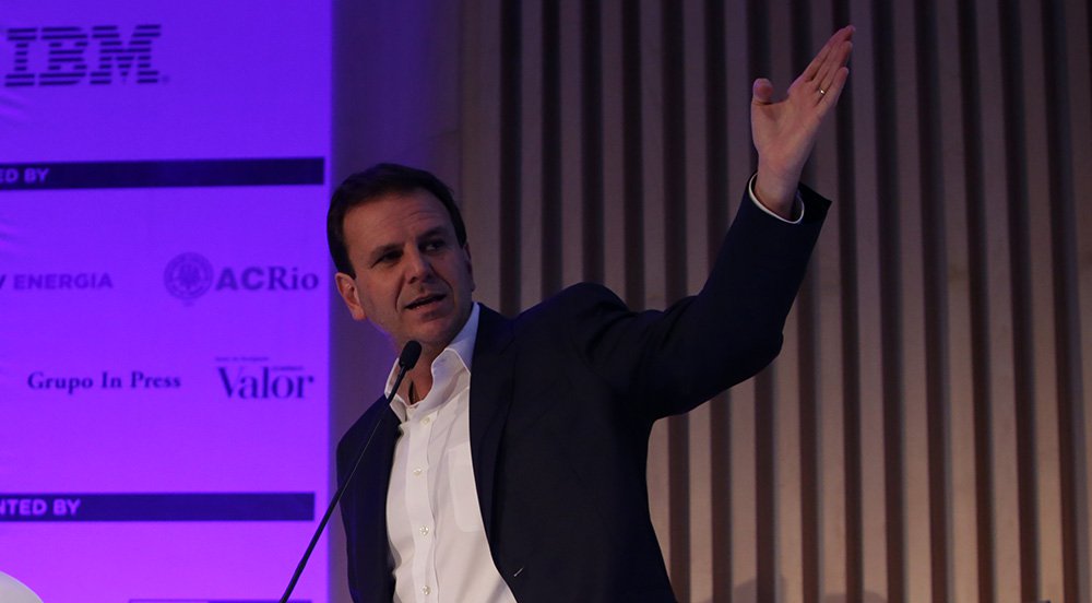 Durante lançamento do program "Passaporte Cultural", o prefeito Eduardo Paes (PMDB) criticou nesta sexta-feira, 13, a fusão do Ministério da Cultura com a Educação no governo do presidente em exercício Michel Temer; "Eu acho que, dos ajustes feitos desses Ministérios, esse foi um erro", criticou Paes; "Como ator político, acho que a gente devia ter mantido a pasta da Cultura, não precisava ter integrado ao Ministério da Educação", completou