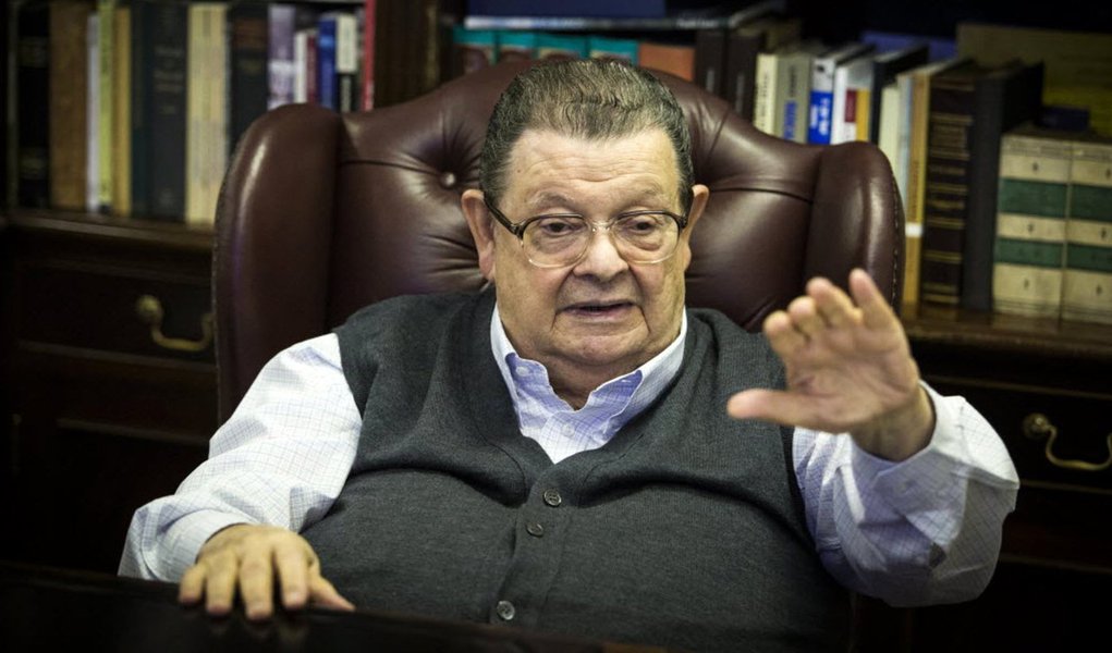 Para o ex-ministro Delfim Netto, as reformas constitucionais propostas por eventual governo Temer são "benignidades" indispensáveis para que voltemos a crescer: “são exatamente as reformas bem feitas que garantirão, no futuro, os "direitos adquiridos", afirma 