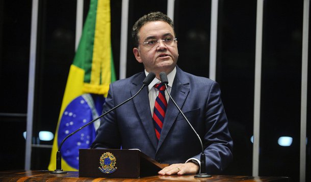 Senador Roberto Rocha é cotado para assumir o ministério de Minas e Energia do governo de Michel Temer; adversário do governador Flavio Dino, no Maranhão, ele faz parte do PSB, sigla que comunicou a Temer que não participaria nem chancelaria a indicação de algum nome da legenda para seu governo 