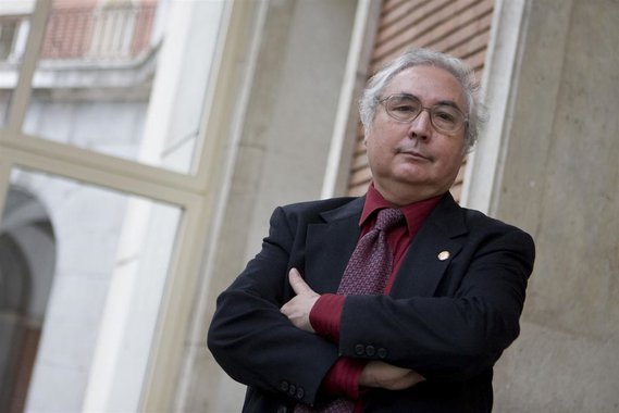 Um dos pensadores mais influentes da atualidade, o sociólogo espanhol Manuel Castells divulgou mensagem de apoio à presidente Dilma Rousseff; "É a hora do movimento, do twitter, das passeatas e acampamentos, com muito pacifismo mas decididos", disse Castells; "Este ataque à democracia e à dignidade por um bando de corruptos tem que ser contestado, acima das diferenças políticas que possamos ter entre os democratas e progressistas. Estou contigo e com Dilma nesta luta", acrescentou