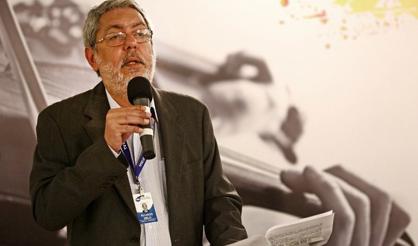 O jornalista Ricardo Melo ingressou nesta terça (17) com mandado de segurança, com pedido de liminar, no Supremo Tribunal Federal (STF) para manutenção do mandato como diretor-presidente da Empresa Brasil de Comunicação (EBC); o Diário Oficial da União publicou hoje decreto assinado pelo presidente interino Michel Temer em que exonera o jornalista Ricardo Melo das funções de diretor-presidente da EBC
 