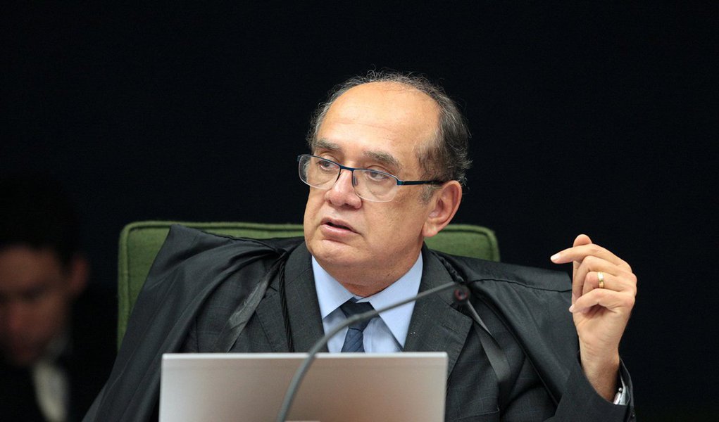 Ministro Gilmar Mendes, que assume na quinta (12) a presidência do órgão, diz que situação é grave e o pleito estará ameaçado; de R$ 750 milhões que estavam previstos no orçamento, 35% foram cortados pelo Congresso Nacional, num total de R$ 256,6 milhões; Gilmar afirma que a equipe do TSE está sem interlocução no governo, já que boa parte dos dirigentes de órgãos do Executivo, com o impeachment, já está deixando seus cargos